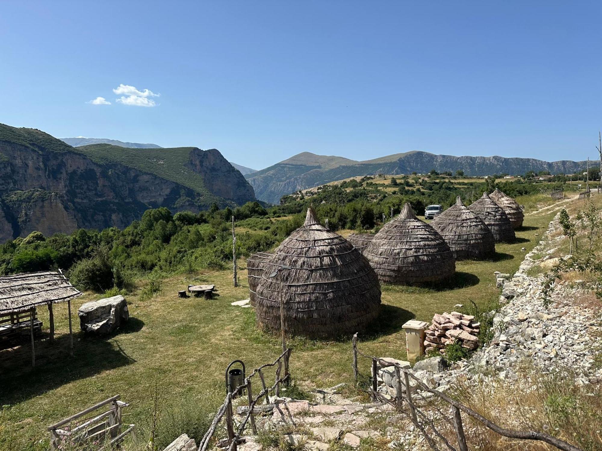 Camping Lekdushi - Shehu Hotel Tepelene Buitenkant foto