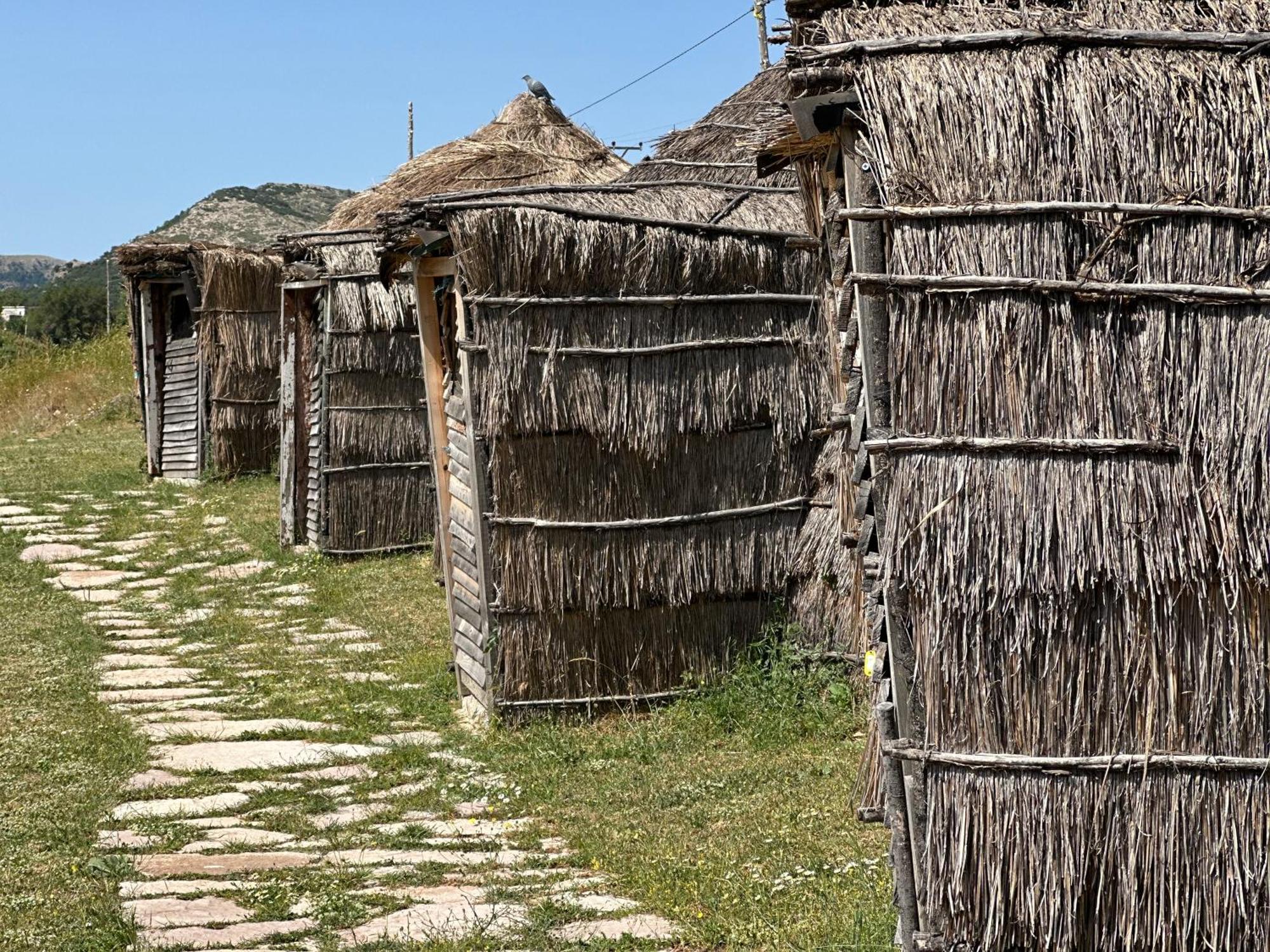 Camping Lekdushi - Shehu Hotel Tepelene Buitenkant foto