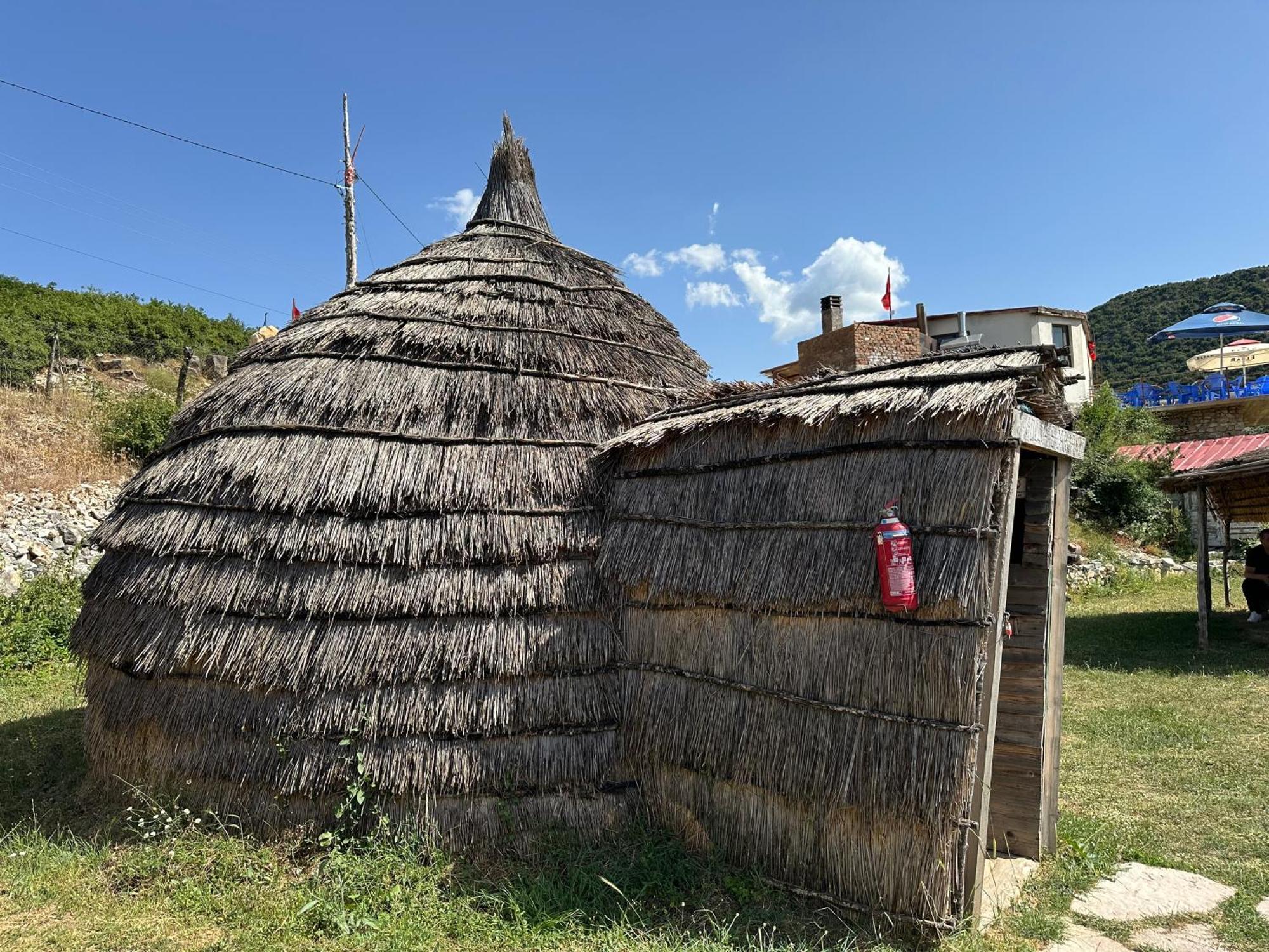 Camping Lekdushi - Shehu Hotel Tepelene Buitenkant foto